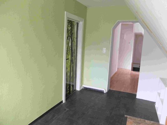 Zimmer3_OG_Blick Flur + Badez.Tür.JPG