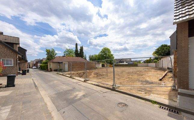 Grundstück Straßenansicht