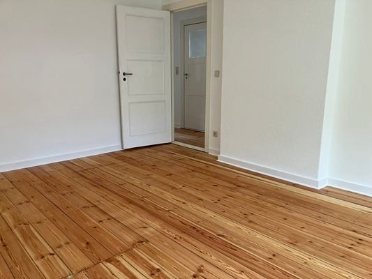Schlafzimmer mit Blick zum Flur