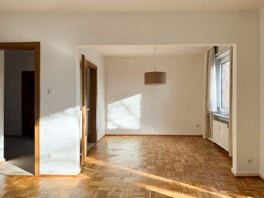 Essbereich mit Zugang zum Flur