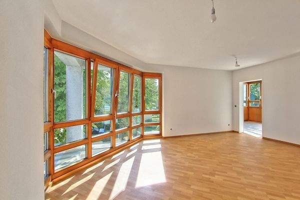 Wohnzimmer mit Küchenzugang