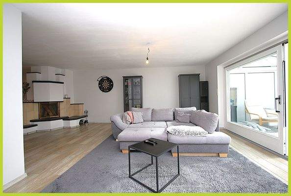 Wohnbereich mit angrenzendem Wintergarten 