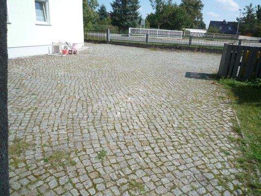 Hof, Park- und Spielfläche