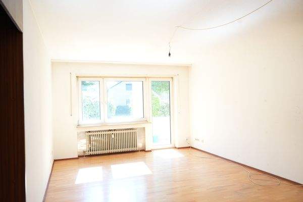 Wohnzimmer mit Balkonzugang