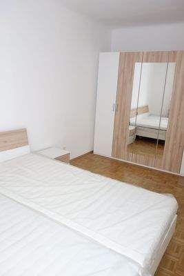 bed room / Schlafzimmer