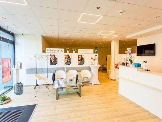 Kosmetikstudio / Cosmetic Studio