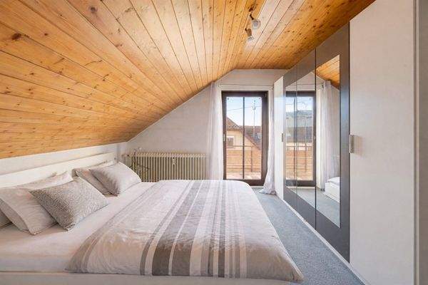 Schlafzimmer mit Balkonzugang