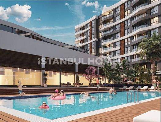 Flats in a Complex with Pool in Istanbul Pendik