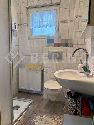 Bad mit Dusche/WC im EG