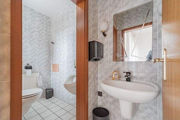 Toilette - für Kunden.jpg