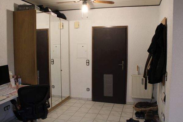 DG Rechts Eingang.jpg