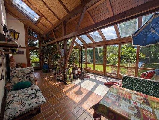 großzügiger Wintergarten