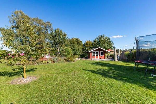 Großzügiger Garten