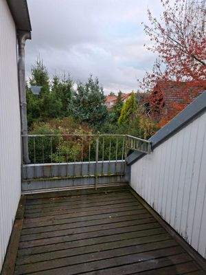 6 Wohnung DG links Balkon.jpg