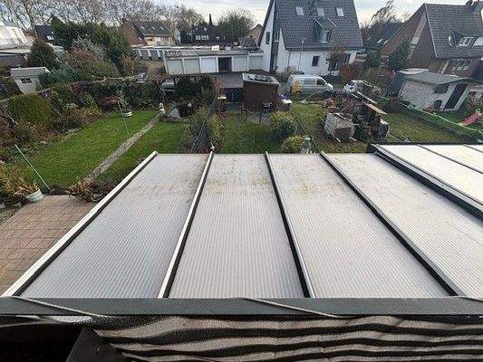 Blick vom Balkon in den Garten