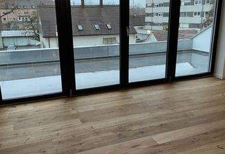 Wohnzimmer mit Stadtblick