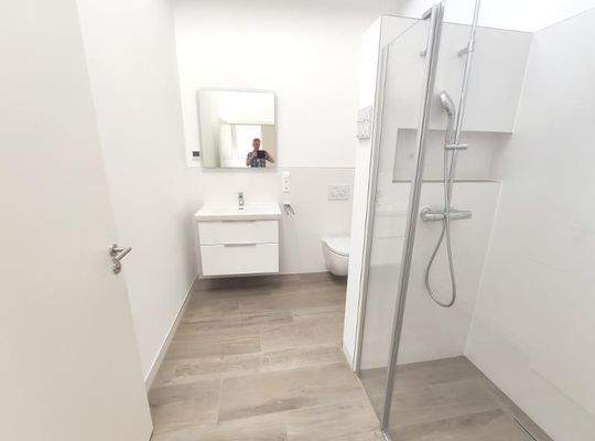 DG: Bad mit Dusche Bild 1