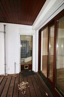 mit Rollläden und Katzenklappe :-)