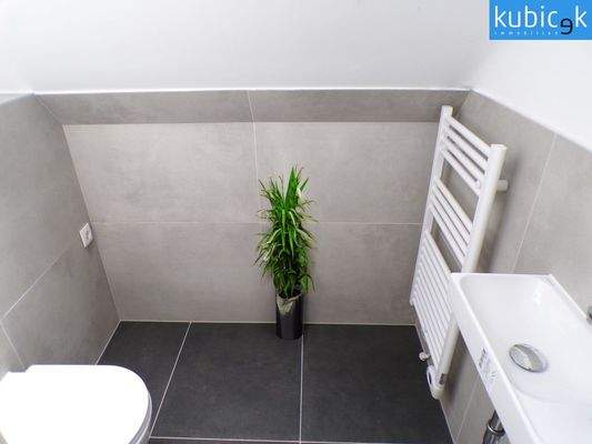 WC mit Handwaschbecken - OG