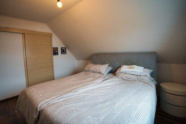 Schlafzimmer mit Ankleide.jpeg