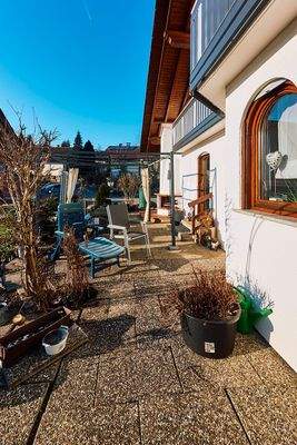 Objektansicht mit Terrassenbereich Erdgeschoss