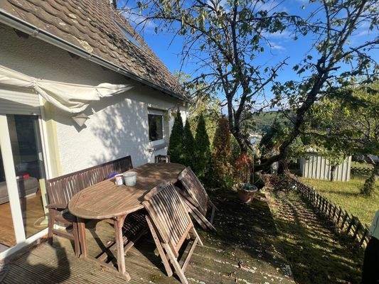 Rückansicht mit Terrasse