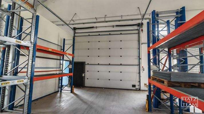 Lager- und Produktionshalle
