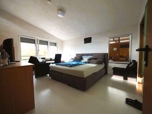 Schlafzimmer Eltern.JPG