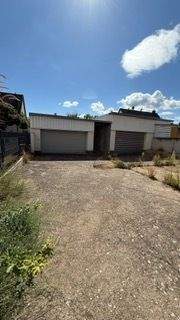 mehr als nur Garagen - große Hallen