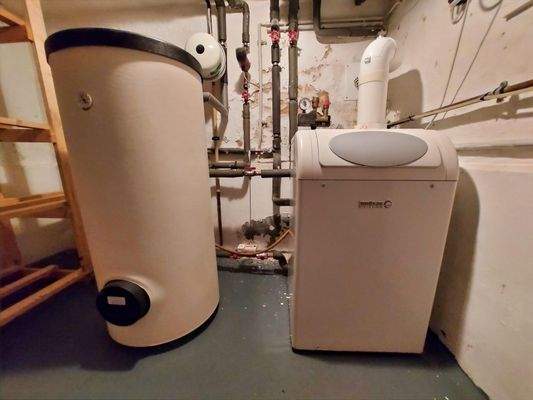 Gasheizung mit Warmwasserspeicher