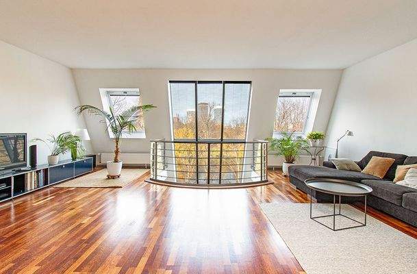 Lichtdurchflutete Galerieebene