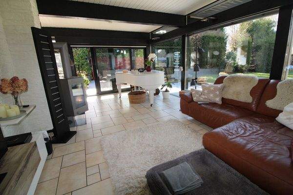 9 - Wohnzimmer mit Gartenblick