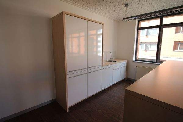 Günther-Wagner-Allee 17, 319 m² 3.OG, Teeküche 1b 