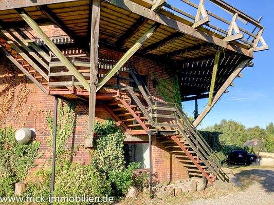 9-Aufgang zur Galerie.JPG