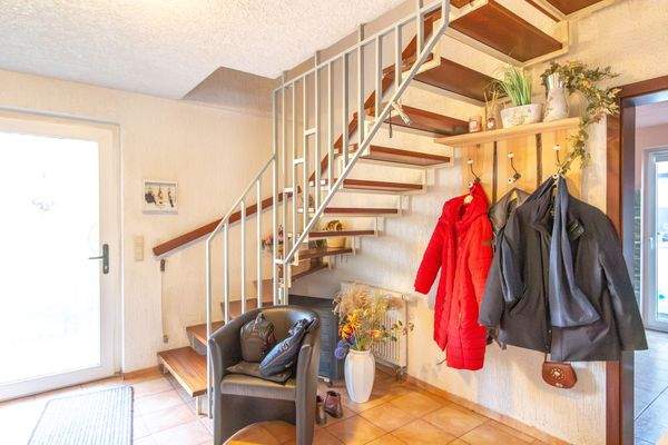 EG Eingangsdiele mit Treppe zum Dachgeschoss