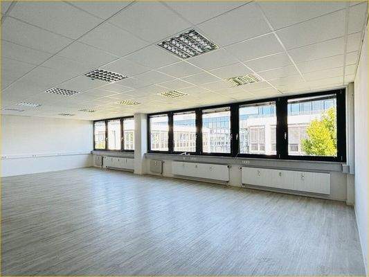 großes Büro (mit Trockenbau teilbar)