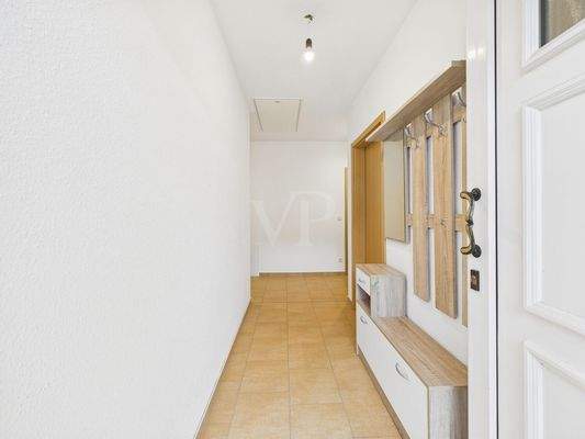 Hauseingangsbereich mit Garderobe