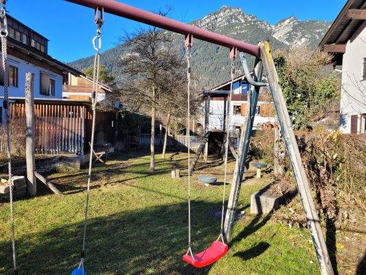 Eingezäunter Spielplatz