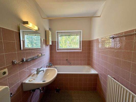 Badezimmer mit Fenster