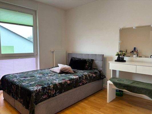 Schlafzimmer (1) 1. OG links