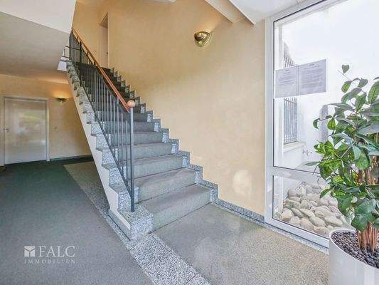 Treppenhaus (ohne Aufzug)