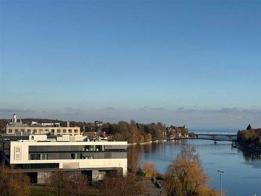 Blick zum Tagungsgebäude "Bodenseeforum"