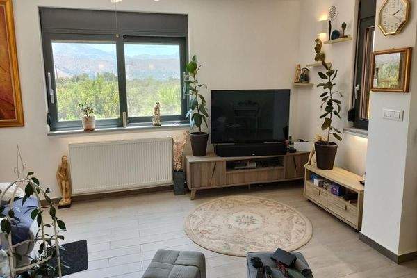 Kreta, Kalamitsi Amigdali: Charmantes kretisches Haus mit privatem Olivenhain und Bergblick zu verkaufen