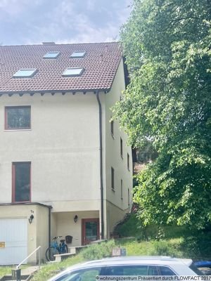 Hausansicht mit Garage