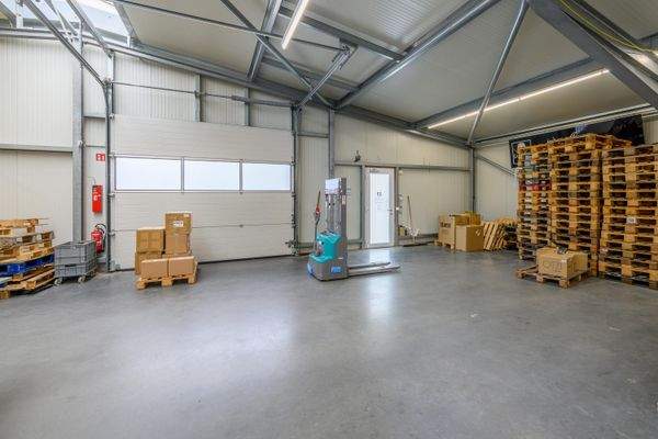 Lagerhalle mit Selektionstor