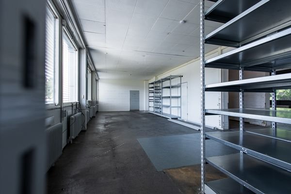 Große Arbeits-/Lagerfläche (südseite) - EG