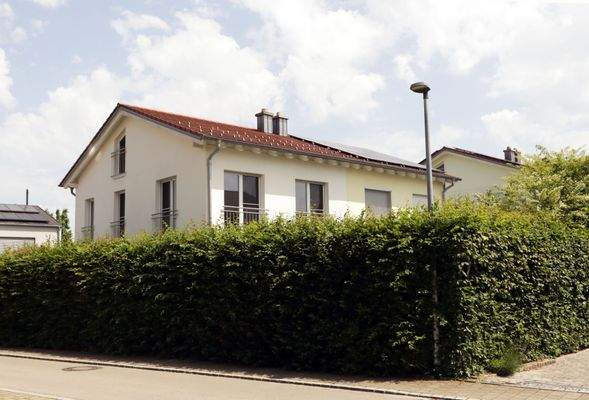 Hausansicht Straßenseite.JPG