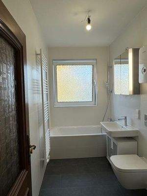 Badezimmer mit Badewanne