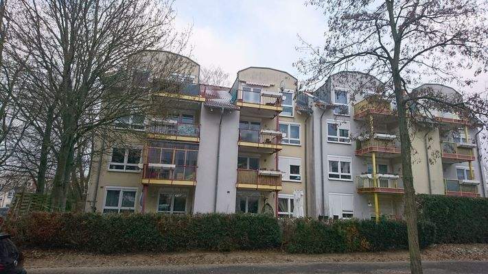 Mehrfamilienhaus mit Balkonen