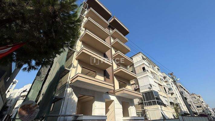 Apartments in a New Building near the Sea in İzmir Karşıyaka